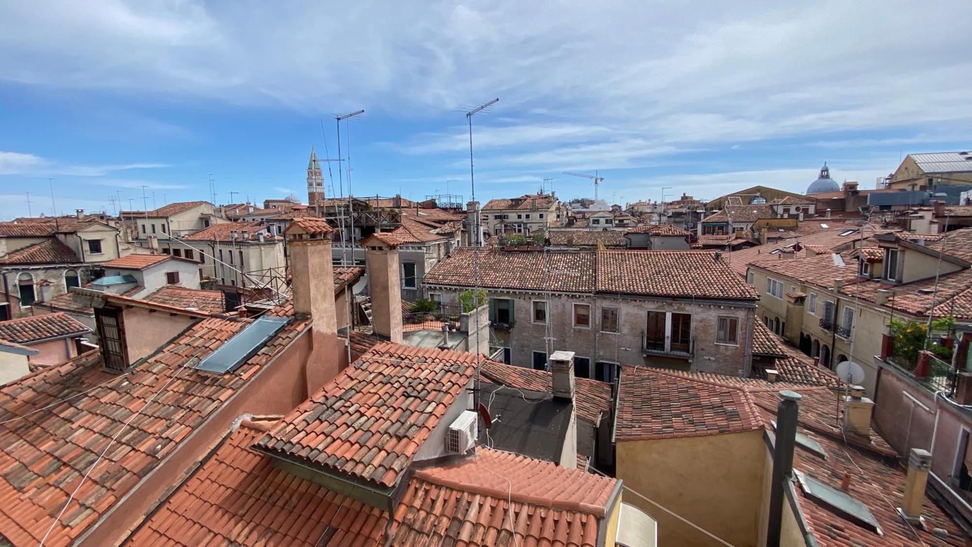 Rooftop 3999 Venecia